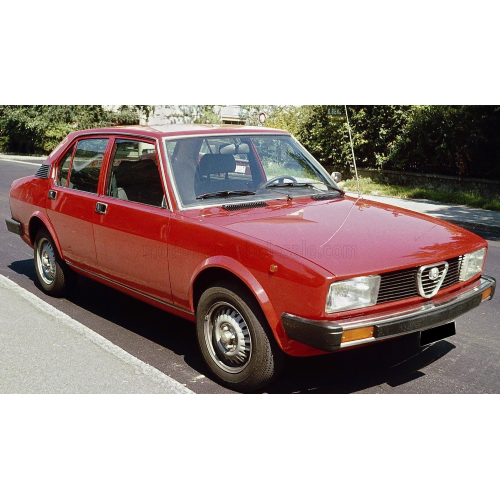 Mitica - Alfa Romeo Alfetta berlina 2000L 1978, rosso 1/18