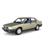 Laudoracing LM133A - Alfa Romeo Alfa 90 2.5 Quadrifoglio oro 1985, champagne met.  1:18