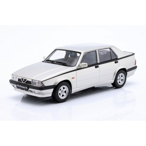 Triple9 - Alfa Romeo 75  silver 1:18
