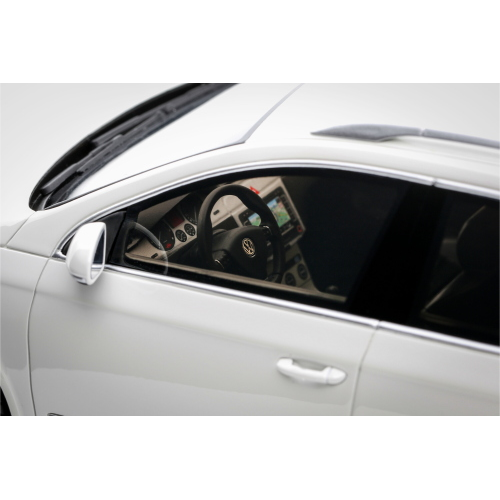 Ottomobile -  Volkwagen Passat (B6) R36 Variant Candy White 2008